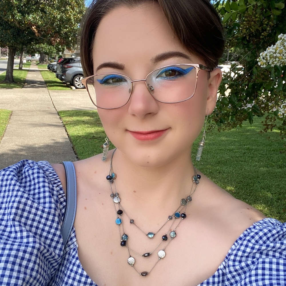 Meet your Posher, Julia